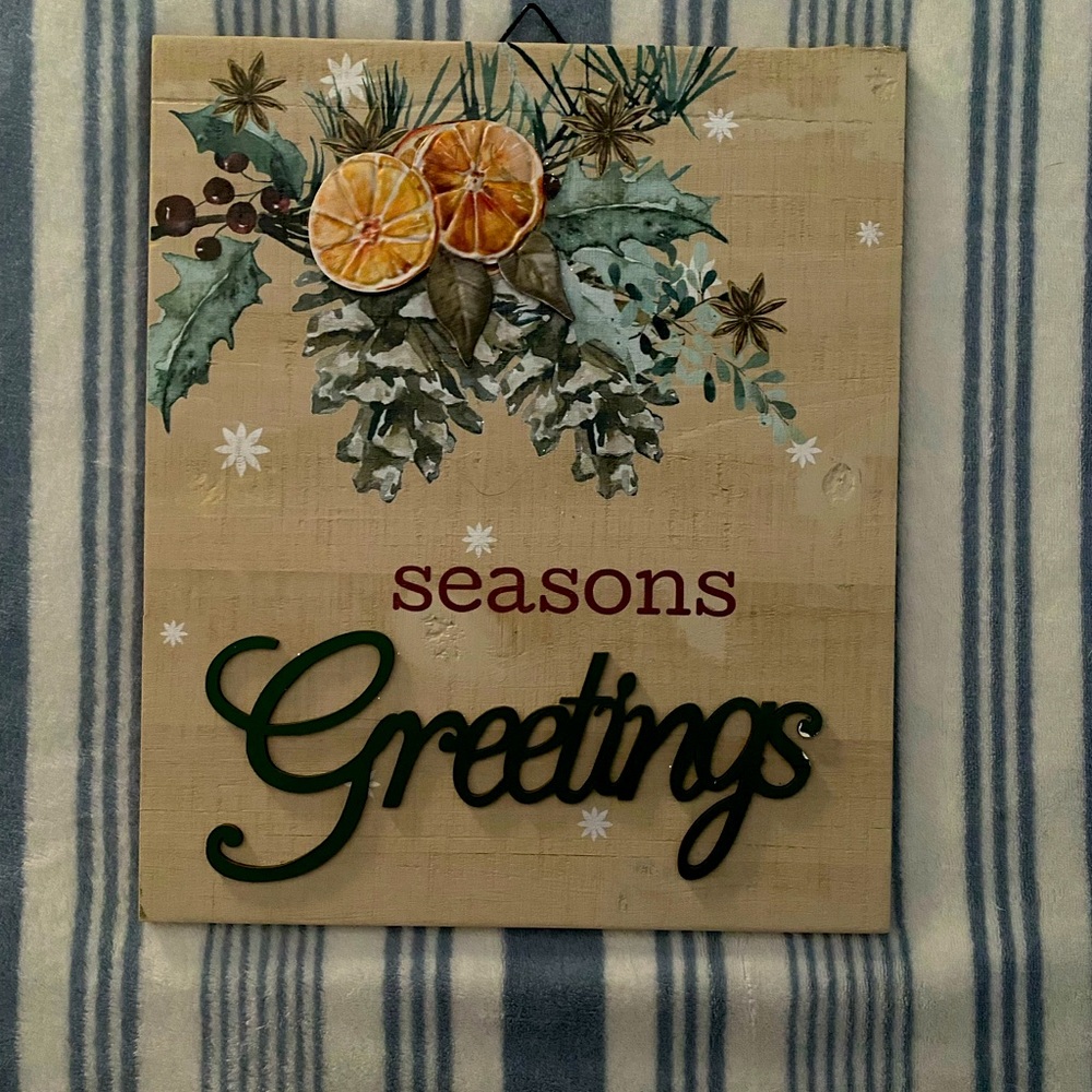Seasonal wall decor